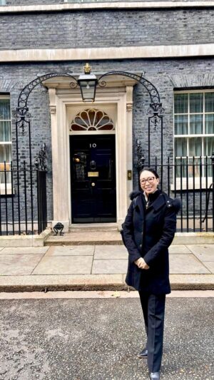 Judy Joo Instagram - When the former Prime Minister Rishi Sunak @rishisunakmp gives you a shoutout… 😳

A couple years ago, my team and I had the honor of cooking at No. 10 Downing Street during the Korean state visit — we gave British classics a bold Korean makeover with gochujang, ssamjang, and of course, kimchi 🇰🇷🇬🇧

To hear Rishi Sunak mention it at the Asian Leadership Conference — and say his daughters still talk about the food — is beyond humbling. That’s the magic of sharing culture through food.... food diplomacy!

Massive thanks to the incredible team who made it all happen 💛
@chefandrewhales @seoulbirduk @mosimanns  @philipp_mosimann 

🎥: Former PM Rishi Sunak at #ALC2025

#JudyJoo #KoreanFood #BritishKorean #FusionFood #10DowningStreet #AsianLeadershipConference #WomenInFood #CulturalCuisine #ChefLife