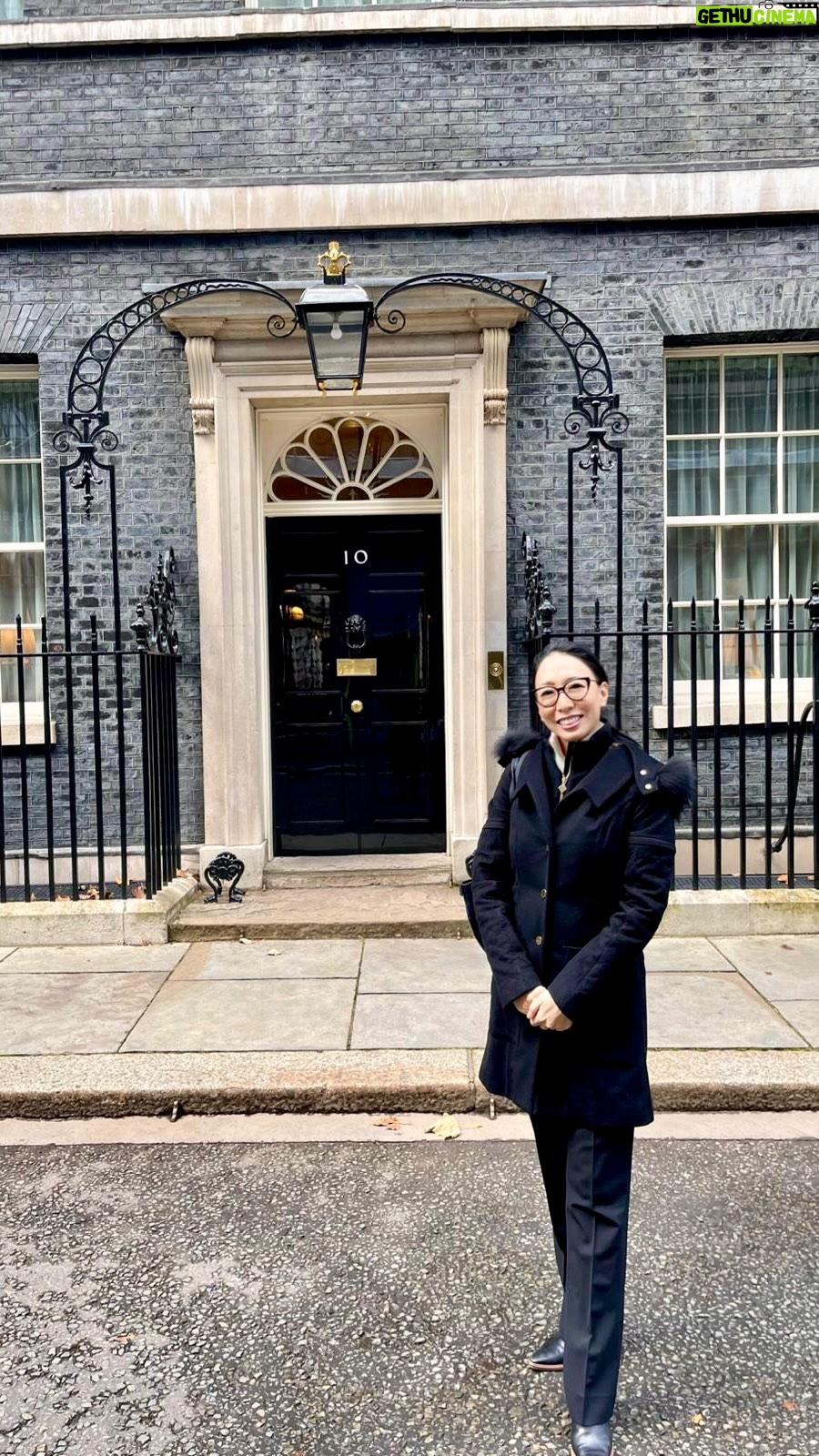Judy Joo - 2K Likes - When the former Prime Minister Rishi Sunak @rishisunakmp gives you a shoutout… 😳

A couple years ago, my team and I had the honor of cooking at No. 10 Downing Street during the Korean state visit — we gave British classics a bold Korean makeover with gochujang, ssamjang, and of course, kimchi 🇰🇷🇬🇧

To hear Rishi Sunak mention it at the Asian Leadership Conference — and say his daughters still talk about the food — is beyond humbling. That’s the magic of sharing culture through food.... food diplomacy!

Massive thanks to the incredible team who made it all happen 💛
@chefandrewhales @seoulbirduk @mosimanns  @philipp_mosimann 

🎥: Former PM Rishi Sunak at #ALC2025

#JudyJoo #KoreanFood #BritishKorean #FusionFood #10DowningStreet #AsianLeadershipConference #WomenInFood #CulturalCuisine #ChefLife