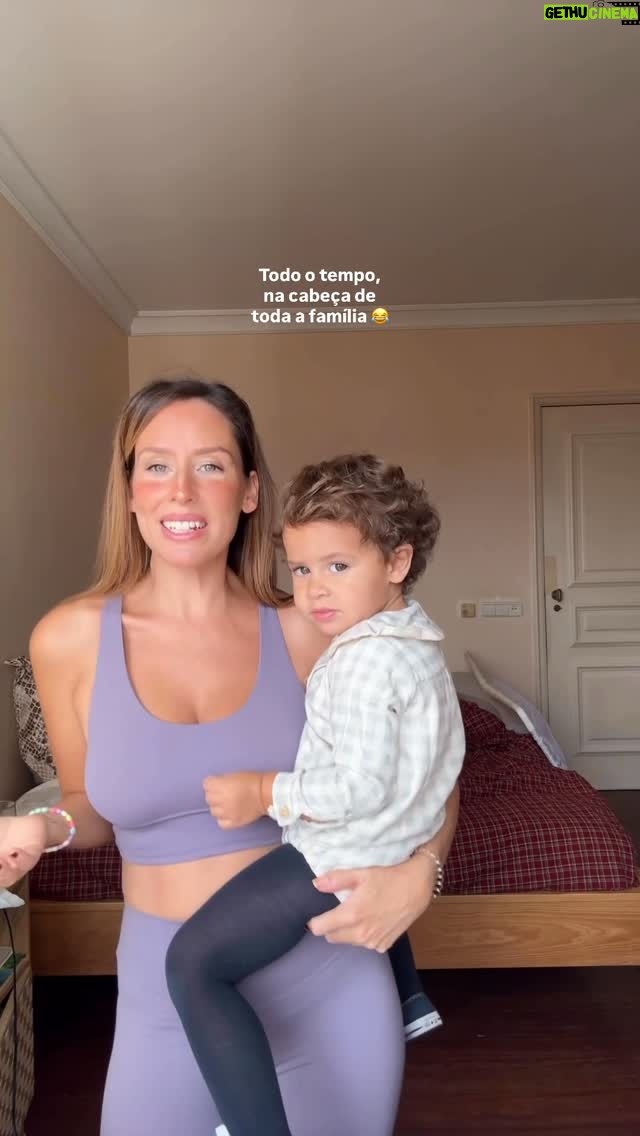 Júlia Belard - 2.2K Likes - Quem é que anda assim por aí? 😂 🎶 E o que é que aconteceu a esta versão da música que desapareceu!?