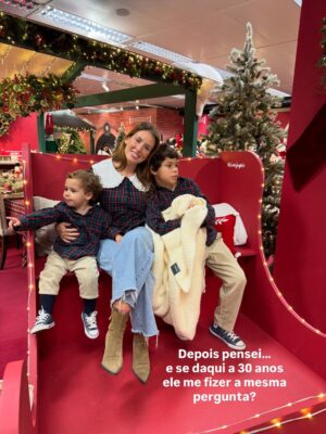 Júlia Belard Instagram - Pensei que queria silêncio, mas a única coisa que quero é tê-los bem perto e cheirar-lhes a cabeça 365 vezes por dia ❤️✨