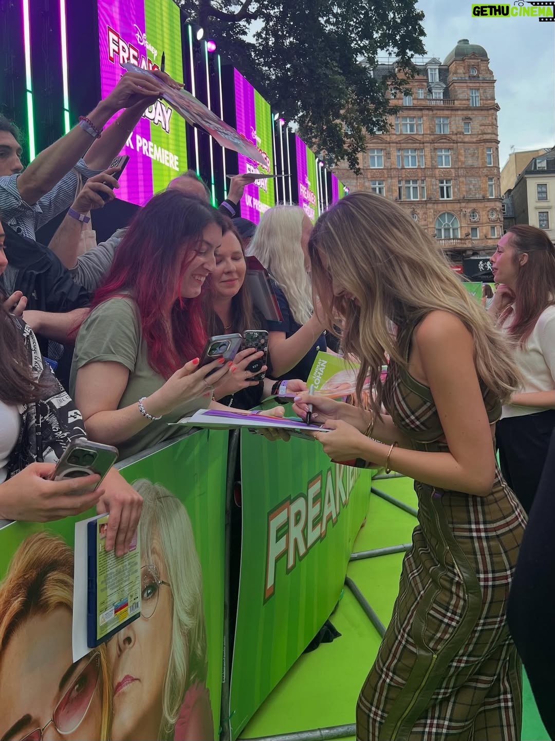 Julia Butters - 44.1K Likes - London premiere!! thank you so so much for having me you were everything💚