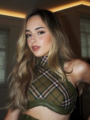 Julia Butters Instagram - London premiere!! thank you so so much for having me you were everything💚