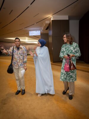 Julia Farhana Marin Instagram - .
Falling in love with myself all over again 
Attended FMA for @majalahnona 

Thank you and congratulations @kiffy_razak on an amazing 20 year journey with Nona, thank you for showing us what true empowerment is and what its like to be a woman with her own voice. Have always admired your work! Keep thriving wherever you are 🫶🏻

Thank you @wanmohdfirdaus for having me at FMA nona

Wearing @haydena_
Photos @keanuazmanproductions team