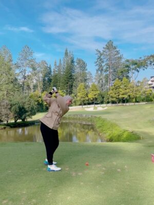 Julia Farhana Marin Instagram - .
My kind of me-time.
8AM tee off 
Nak join tournament again 🤪 next year! 
Everytime I get the chance, I practice. 

I have been playing the past few years, but never bothered posting. A sport I can never get bored of : golf 🫶🏻

Anyone wanna tee off soon?