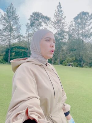 Julia Farhana Marin Instagram - .
My kind of me-time.
8AM tee off 
Nak join tournament again 🤪 next year! 
Everytime I get the chance, I practice. 

I have been playing the past few years, but never bothered posting. A sport I can never get bored of : golf 🫶🏻

Anyone wanna tee off soon?