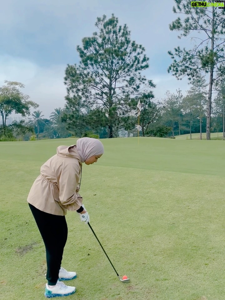 Julia Farhana Marin - 274 Likes - .
My kind of me-time.
8AM tee off 
Nak join tournament again 🤪 next year! 
Everytime I get the chance, I practice. 

I have been playing the past few years, but never bothered posting. A sport I can never get bored of : golf 🫶🏻

Anyone wanna tee off soon?