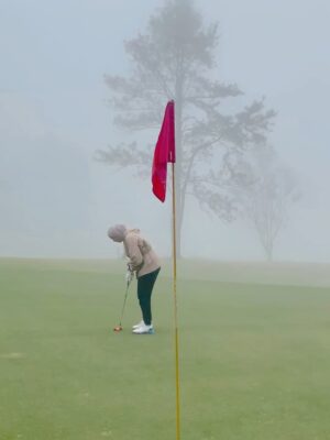 Julia Farhana Marin Instagram - .
My kind of me-time.
8AM tee off 
Nak join tournament again 🤪 next year! 
Everytime I get the chance, I practice. 

I have been playing the past few years, but never bothered posting. A sport I can never get bored of : golf 🫶🏻

Anyone wanna tee off soon?