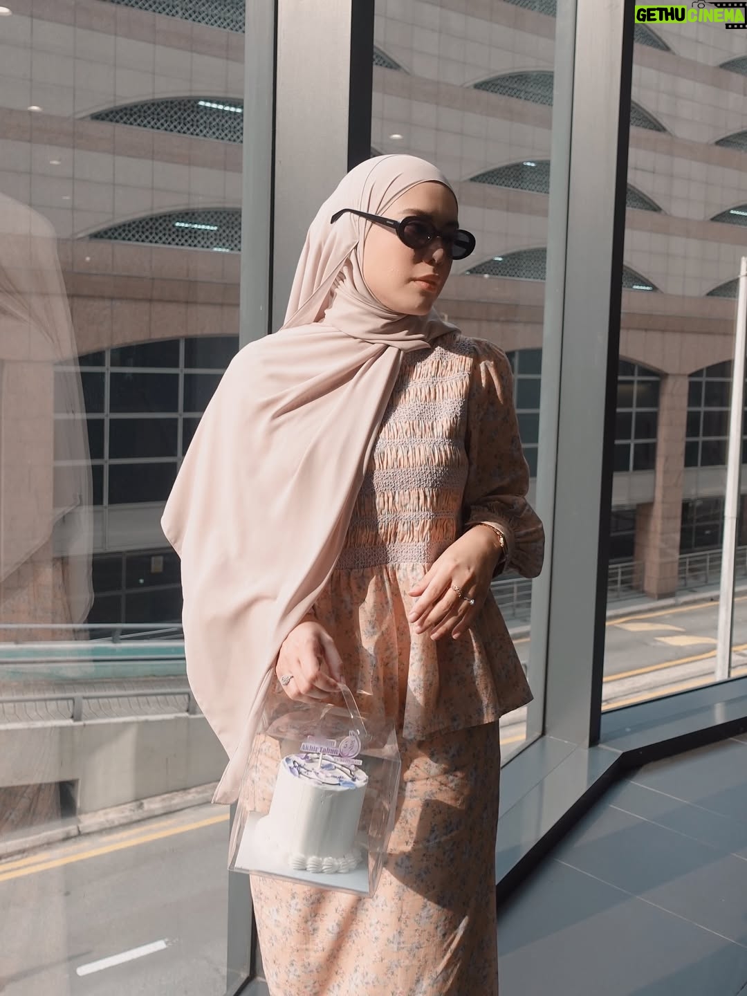 Julia Farhana Marin - 201 Likes - Press conference with @tvalhijrah114 for my latest project #vibrasiayatayattuhan 

Wearing @petitmoi.my of course 🫶🏻
