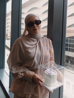 Julia Farhana Marin Instagram - Press conference with @tvalhijrah114 for my latest project #vibrasiayatayattuhan 

Wearing @petitmoi.my of course 🫶🏻