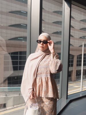Julia Farhana Marin Instagram - Press conference with @tvalhijrah114 for my latest project #vibrasiayatayattuhan 

Wearing @petitmoi.my of course 🫶🏻