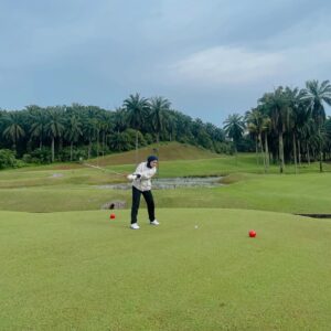 Julia Farhana Marin Instagram - .
Have to go back to work soon, but I will always have time for golf 🫶🏻 

I have a feeling @bbgcmalaysia will be my weekly getaway for golf now. Very well maintained, love the green, challenging but very satisfying golf course. 

See you soon @bbgcmalaysia 🫶🏻
Girls, wanna try golfing? 🤪 @shazabae_ @dianadanielleb @afina_balqis @uqashasenrose2 @therealsaraali @bellaastillah @ameliath @nabila.razali