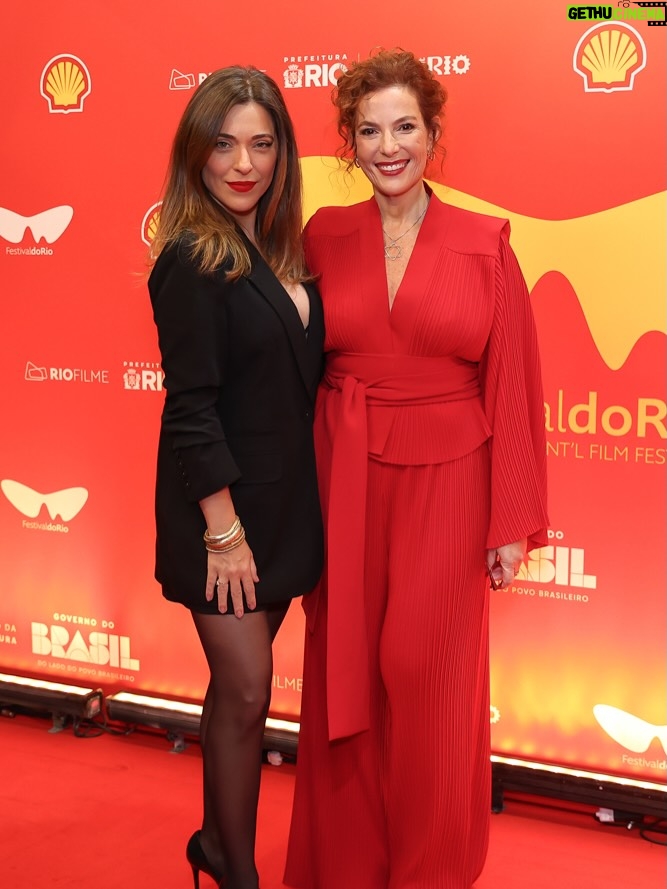 Júlia Rabello - 3.4K Likes - Dia de assistir pela primeira vez nosso filme @des_controleofilme no @festivaldorio ♥️

Stylist: @jumaiajumaia 
Look: @bobonews