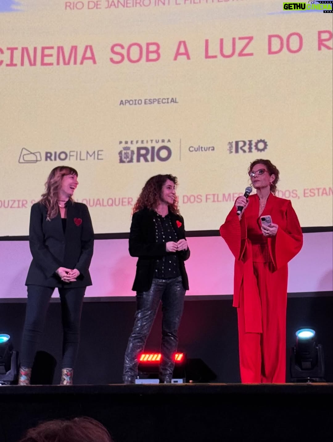 Júlia Rabello - 3.4K Likes - Dia de assistir pela primeira vez nosso filme @des_controleofilme no @festivaldorio ♥️

Stylist: @jumaiajumaia 
Look: @bobonews