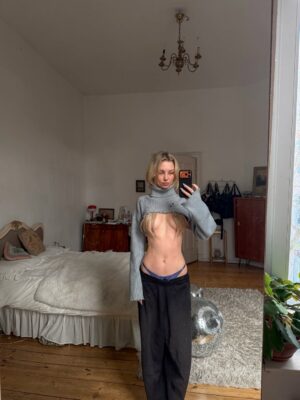 Julia Wulf Instagram - Irgendwie sind dieses Jahr die Winter Depris ausgeblieben