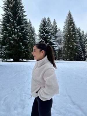Julie Bertin Instagram - La Suisse, la neige et moi beaucoup trop heureuse : combo parfait ❄️🇨🇭