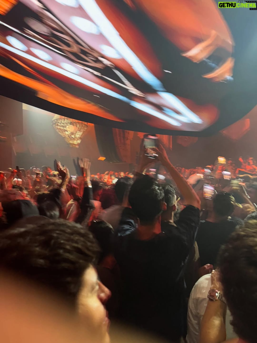 Julie Bertin - 8.5K Likes - Mamie a remis son tablier de nights et Ibiza s’en souviendra 💃🪩

Des retrouvailles, du rire, du partage et surtout une intensité de dingue. 
 
Bref. Ibiza, c’est ce souffle d’éternelle jeunesse qu’on emporte avec soi. 💫