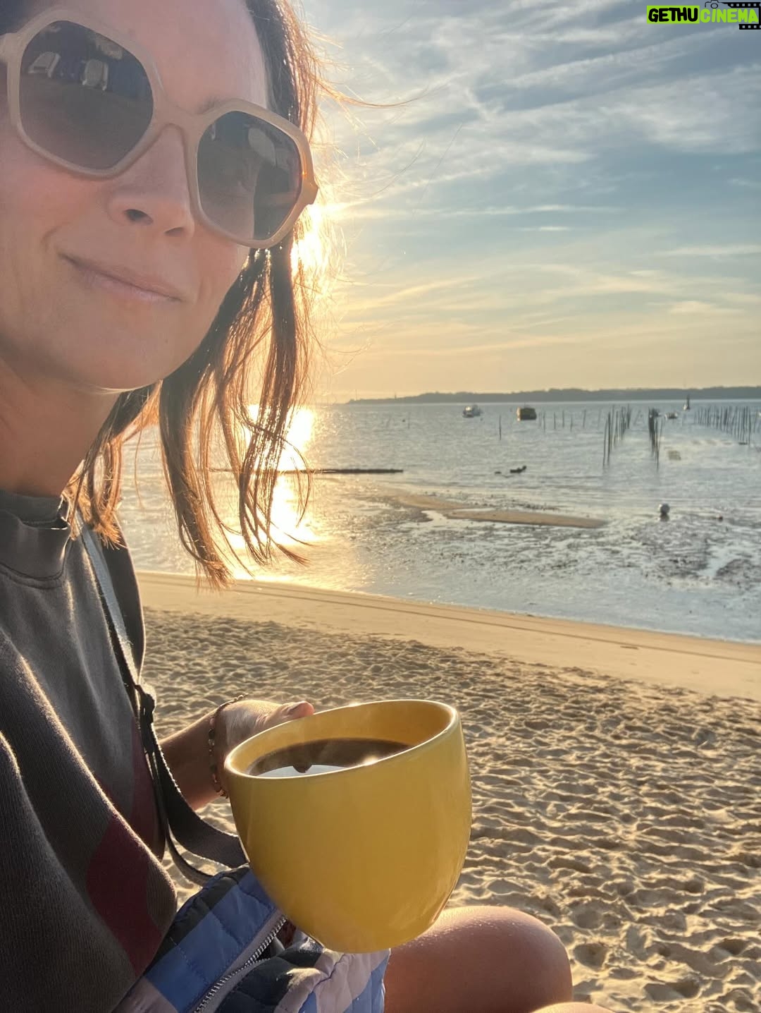 Julie de Bona - 11.7K Likes - Fin des vacances 🥲
Plus de crème solaire… plus de ricoré… plus de copains… plus de rosé… je suis obligée de rentrer… 😱