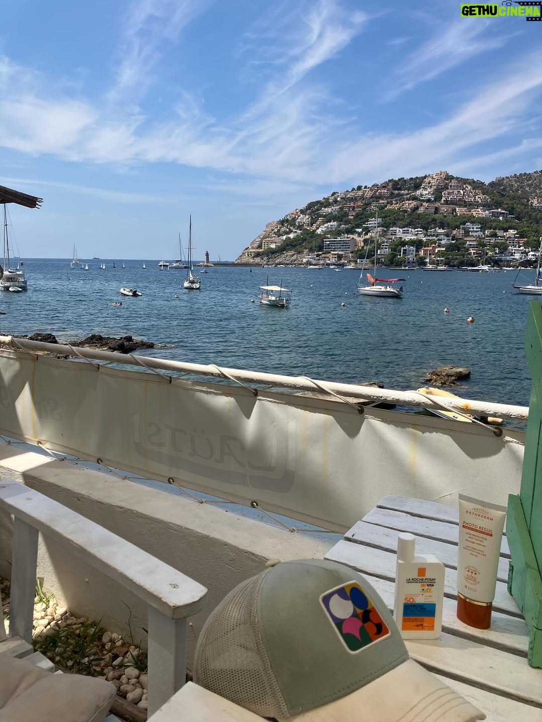 Julie de Bona - 11.7K Likes - Fin des vacances 🥲
Plus de crème solaire… plus de ricoré… plus de copains… plus de rosé… je suis obligée de rentrer… 😱
