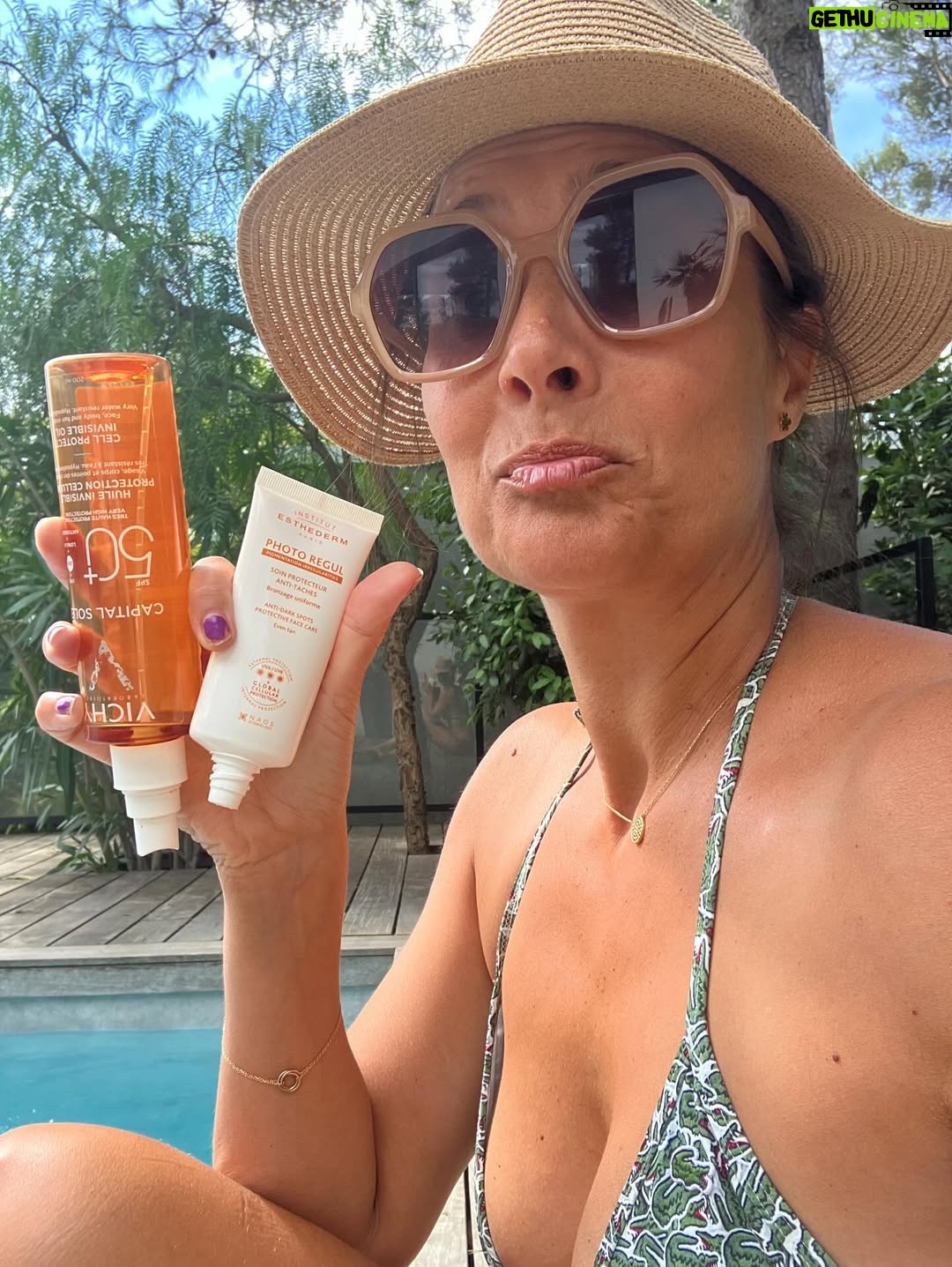 Julie de Bona - 11.7K Likes - Fin des vacances 🥲
Plus de crème solaire… plus de ricoré… plus de copains… plus de rosé… je suis obligée de rentrer… 😱
