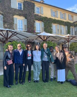 Juliette Binoche Instagram - Nous avons terminé ! Au revoir au Festival de Cannes qui nous a aidé à accomplir notre parcours de jury, merci à tous ceux qui nous ont accompagnés, qui ont organisés tous les aller-retours pour aller voir les films, particulièrement à Laure et son équipe, chauffeurs (Thorsten) gardes du corps (Andi) aux personnes qui ont travaillées au Palais des festivals, au Café des Palmes. Merci à mon équipe chérie ( style @jonathan_huguet make-up @celine_planchenault hair @johnnollet )
Merci @prada for this new look 👀 

Thank you to my beautiful jury, it was really intense but I think we all grew confronting our differences and sensibilities. I love you all, you’re in my heart ! Dieudo, Alba, Halle, Carlos, Hong Sangsoo, Jeremy, Payal, Leila. Love to you all ! 🦋🦋🦋🦋🦋🦋🦋🦋🦋