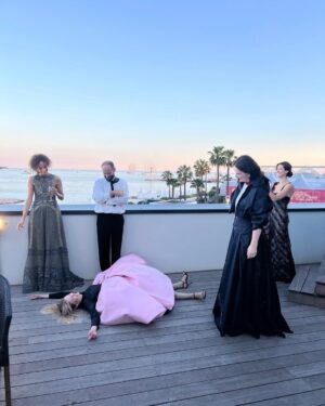 Juliette Binoche Instagram - Nous avons terminé ! Au revoir au Festival de Cannes qui nous a aidé à accomplir notre parcours de jury, merci à tous ceux qui nous ont accompagnés, qui ont organisés tous les aller-retours pour aller voir les films, particulièrement à Laure et son équipe, chauffeurs (Thorsten) gardes du corps (Andi) aux personnes qui ont travaillées au Palais des festivals, au Café des Palmes. Merci à mon équipe chérie ( style @jonathan_huguet make-up @celine_planchenault hair @johnnollet )
Merci @prada for this new look 👀 

Thank you to my beautiful jury, it was really intense but I think we all grew confronting our differences and sensibilities. I love you all, you’re in my heart ! Dieudo, Alba, Halle, Carlos, Hong Sangsoo, Jeremy, Payal, Leila. Love to you all ! 🦋🦋🦋🦋🦋🦋🦋🦋🦋