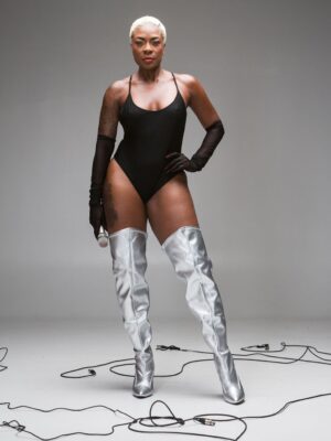 Jully Black Instagram - Once upon a time, I would never post photos that were not airbrushed. I hid cellulite, stretch marks, scars from knee surgery, anything I labeled an imperfection. Funny thing is, when you change the way you see things, the things you see change.

My mother always supported my dreams and aspirations. At 12, I wanted to be a model. I loved photos, dance, and posing. I went to modeling school and crushed it.

Then came fashion shows and the request to lose weight. I was a size 8 and called plus size. My mom did not tell me to shrink. She asked me what I wanted. I said no. She chose me and pulled me out.

Years later, I am modeling confidence, walking runways, and living in my truth.

Look at these photos. Look at this body. Look at this soul. Look at this power. Look at this beauty. Look at this spirit. Look at this woman. Look at this confidence.

If you are afraid to be all of who you are, let this remind you. You are perfect as you are.

Special shout outs to the incredible Anna Keenan for always capturing my GOD side 😉 

Confidence Coach: @badgyalmackee (Mommy)
Stylist /Creative Director m:?@sharonangelastyles 
Makeup: @debraguthriemua 
Hair: @valellis_stylist