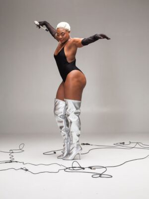 Jully Black Instagram - Once upon a time, I would never post photos that were not airbrushed. I hid cellulite, stretch marks, scars from knee surgery, anything I labeled an imperfection. Funny thing is, when you change the way you see things, the things you see change.

My mother always supported my dreams and aspirations. At 12, I wanted to be a model. I loved photos, dance, and posing. I went to modeling school and crushed it.

Then came fashion shows and the request to lose weight. I was a size 8 and called plus size. My mom did not tell me to shrink. She asked me what I wanted. I said no. She chose me and pulled me out.

Years later, I am modeling confidence, walking runways, and living in my truth.

Look at these photos. Look at this body. Look at this soul. Look at this power. Look at this beauty. Look at this spirit. Look at this woman. Look at this confidence.

If you are afraid to be all of who you are, let this remind you. You are perfect as you are.

Special shout outs to the incredible Anna Keenan for always capturing my GOD side 😉 

Confidence Coach: @badgyalmackee (Mommy)
Stylist /Creative Director m:?@sharonangelastyles 
Makeup: @debraguthriemua 
Hair: @valellis_stylist