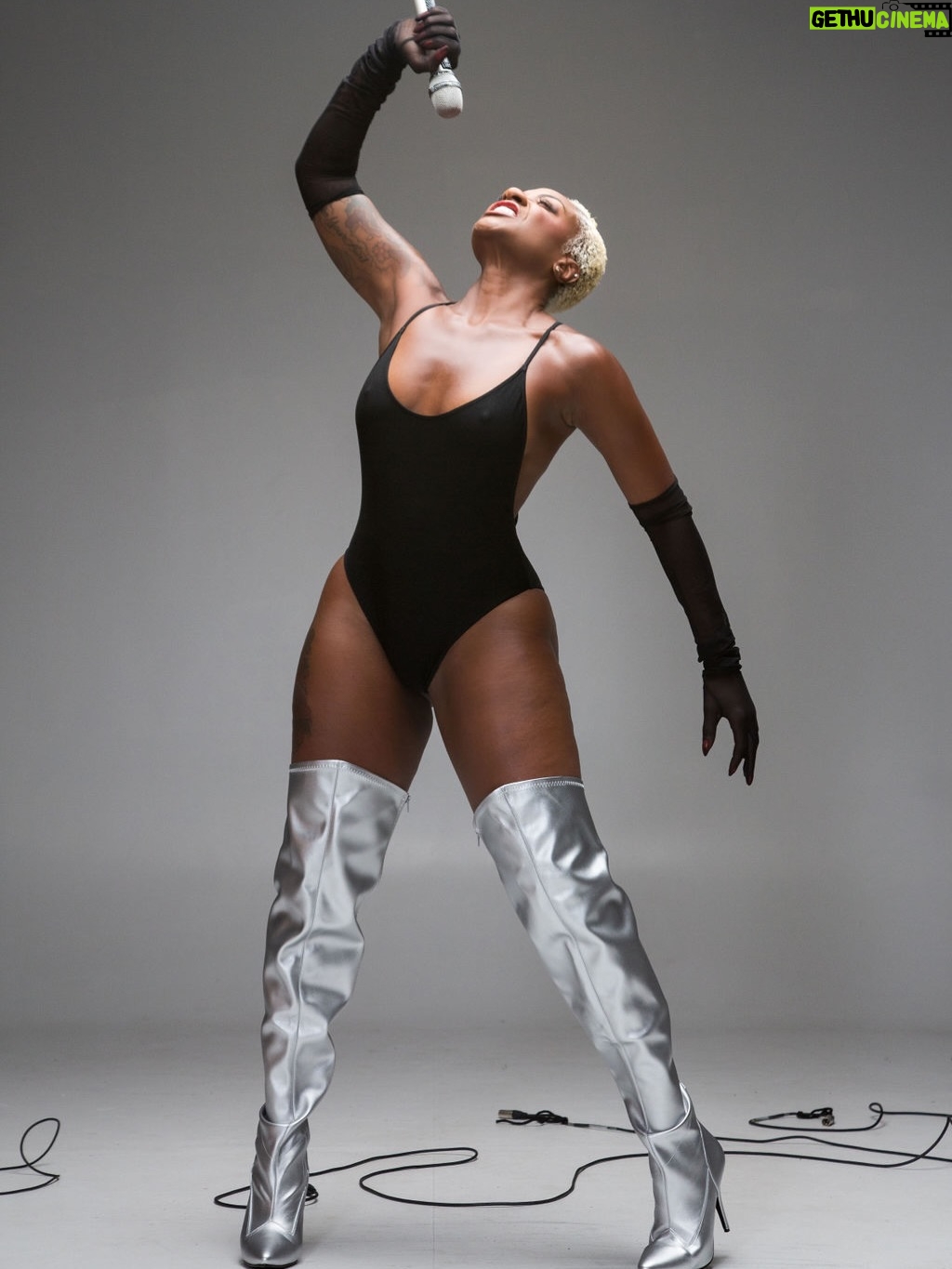 Jully Black - 4.4K Likes - Once upon a time, I would never post photos that were not airbrushed. I hid cellulite, stretch marks, scars from knee surgery, anything I labeled an imperfection. Funny thing is, when you change the way you see things, the things you see change.

My mother always supported my dreams and aspirations. At 12, I wanted to be a model. I loved photos, dance, and posing. I went to modeling school and crushed it.

Then came fashion shows and the request to lose weight. I was a size 8 and called plus size. My mom did not tell me to shrink. She asked me what I wanted. I said no. She chose me and pulled me out.

Years later, I am modeling confidence, walking runways, and living in my truth.

Look at these photos. Look at this body. Look at this soul. Look at this power. Look at this beauty. Look at this spirit. Look at this woman. Look at this confidence.

If you are afraid to be all of who you are, let this remind you. You are perfect as you are.

Special shout outs to the incredible Anna Keenan for always capturing my GOD side 😉 

Confidence Coach: @badgyalmackee (Mommy)
Stylist /Creative Director m:?@sharonangelastyles 
Makeup: @debraguthriemua 
Hair: @valellis_stylist