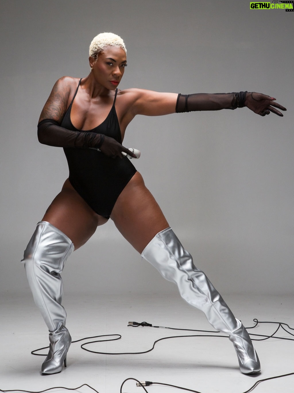 Jully Black - 4.4K Likes - Once upon a time, I would never post photos that were not airbrushed. I hid cellulite, stretch marks, scars from knee surgery, anything I labeled an imperfection. Funny thing is, when you change the way you see things, the things you see change.

My mother always supported my dreams and aspirations. At 12, I wanted to be a model. I loved photos, dance, and posing. I went to modeling school and crushed it.

Then came fashion shows and the request to lose weight. I was a size 8 and called plus size. My mom did not tell me to shrink. She asked me what I wanted. I said no. She chose me and pulled me out.

Years later, I am modeling confidence, walking runways, and living in my truth.

Look at these photos. Look at this body. Look at this soul. Look at this power. Look at this beauty. Look at this spirit. Look at this woman. Look at this confidence.

If you are afraid to be all of who you are, let this remind you. You are perfect as you are.

Special shout outs to the incredible Anna Keenan for always capturing my GOD side 😉 

Confidence Coach: @badgyalmackee (Mommy)
Stylist /Creative Director m:?@sharonangelastyles 
Makeup: @debraguthriemua 
Hair: @valellis_stylist