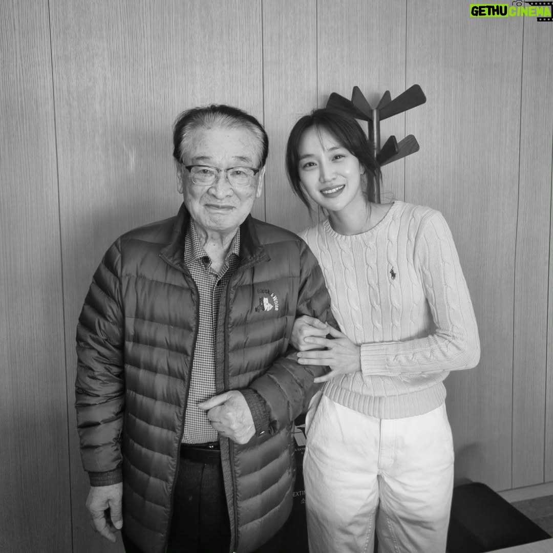 Jung Yoo-min - 186.9K Likes - 나중에 꼭 좋은 작품 같이하자고 말씀해주셨던 선생님.
이제는 저의 그 꿈을 이루기 어렵게 되었습니다.. 너무나 가슴아프고 그립습니다.. 늘 좋은 말씀과 사랑으로 후배들을 품어주신 선생님을 가슴 깊이 기억하겠습니다. 
감사합니다. 존경합니다. 사랑합니다.