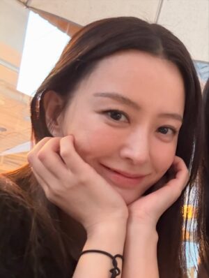 Jung Yu-mi Instagram - 유미구미뉴미 오랜만🤎