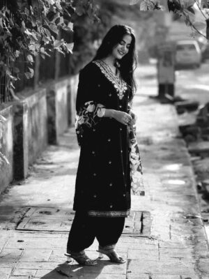 Kajal Sharma Instagram - 🍃🖤🥀
