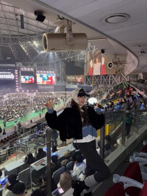 Kang Ye-won Instagram - 친한 동생들과 지디님 콘서트 다녀왔어요
필수 아이템 스카프를 준비해봤는데요
너무 노력했나. . . ?
넘 행복한 저녁이었어요 
겨울엔 콘서트죠♥️🫶☃️
자주 돌아댕기자
행복한추억 많이 쌓고 살자😊