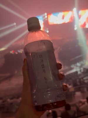 Kang Ye-won Instagram - 친한 동생들과 지디님 콘서트 다녀왔어요
필수 아이템 스카프를 준비해봤는데요
너무 노력했나. . . ?
넘 행복한 저녁이었어요
겨울엔 콘서트죠♥️🫶☃️
자주 돌아댕기자
행복한추억 많이 쌓고 살자😊