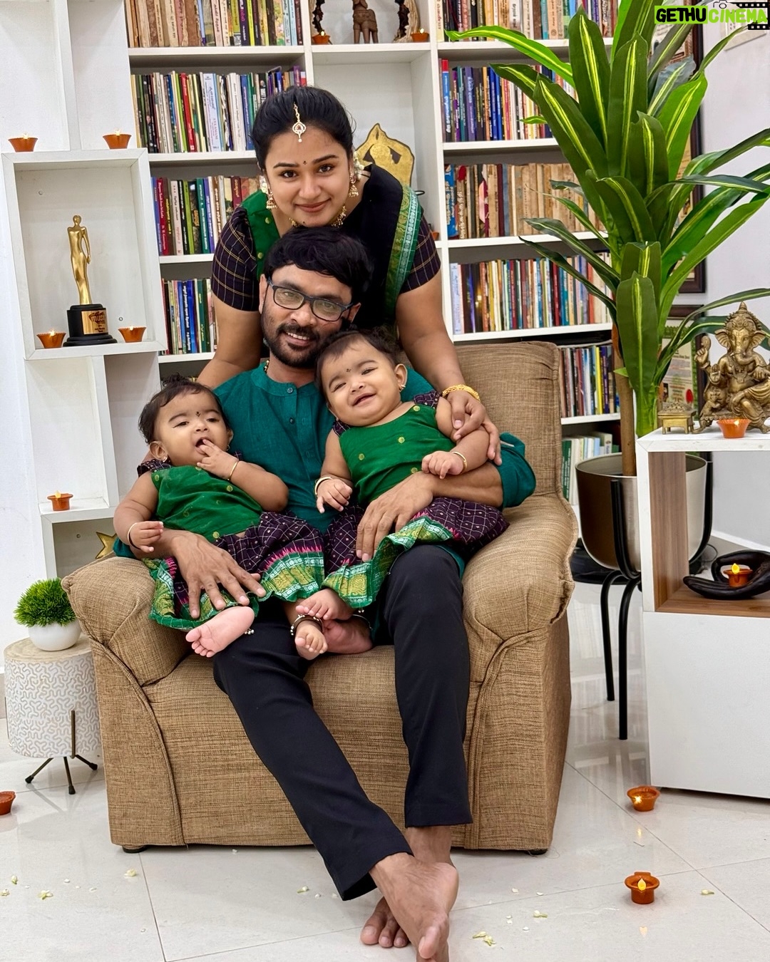 Kannika Snekan - 147.3K Likes - 🥰🍃 🪔 💥 

Beautiful outfits for family @devadhai_ethnics 

#kannikaravi #kannikasnekan #kadhalkavithai #karthigaideepam2025 
#kavingersnekan