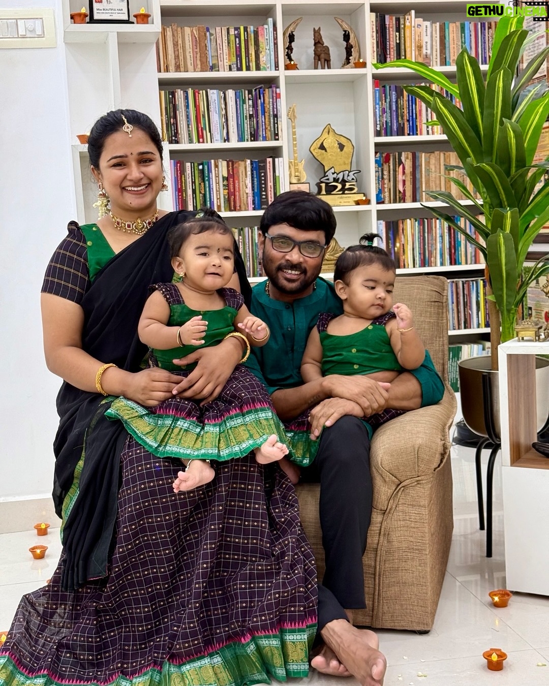 Kannika Snekan - 147.3K Likes - 🥰🍃 🪔 💥 

Beautiful outfits for family @devadhai_ethnics 

#kannikaravi #kannikasnekan #kadhalkavithai #karthigaideepam2025 
#kavingersnekan