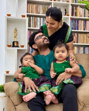 Kannika Snekan Instagram - 🥰🍃 🪔 💥 

Beautiful outfits for family @devadhai_ethnics 

#kannikaravi #kannikasnekan #kadhalkavithai #karthigaideepam2025 
#kavingersnekan