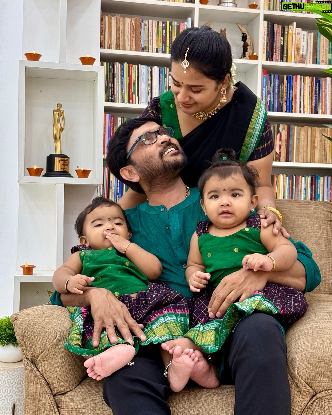 Kannika Snekan - 147.3K Likes - 🥰🍃 🪔 💥 

Beautiful outfits for family @devadhai_ethnics 

#kannikaravi #kannikasnekan #kadhalkavithai #karthigaideepam2025 
#kavingersnekan