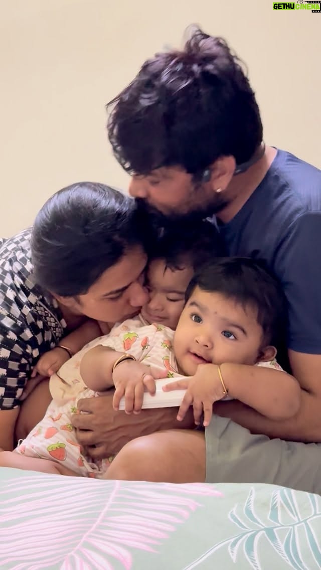 Kannika Snekan - 412.2K Likes - Love 🥰 ❤️ 

#kannikaravi #kannikasnekan #kavingersnekan #kadhalkavithai #peaceful #god #natur #unive #positivity #gratitude #grateful #love #care #twingirl #lyricists #art #artwork #artist