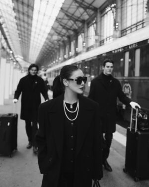 Karen Fujii Instagram - Honeymoon journey 
Venice Simplon-Orient-Express, from Paris to Venice. 🚂✨

ハネムーンのメインイベントとして、
ずっと楽しみにしていた
夢のオリエント急行に乗ってきました。

今振り返っても、
あれは本当に現実だったのかな…？と思うほど。
非日常の世界にそっと連れていかれたみたいで、
映画のワンシーンに迷い込んだような時間でした。🎬

写真や動画だけでは伝えきれない、
あの空気と贅沢さ。

何度も、心がふわっとときめく瞬間がありました。✨

一生の宝物になる列車の旅。

またいつか、乗りたいな…🥂💐

@belmond 
@vsoetrain