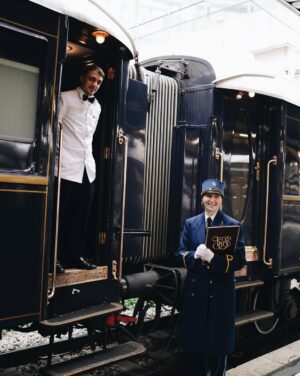 Karen Fujii Instagram - Honeymoon journey 
Venice Simplon-Orient-Express, from Paris to Venice. 🚂✨

ハネムーンのメインイベントとして、
ずっと楽しみにしていた
夢のオリエント急行に乗ってきました。

今振り返っても、
あれは本当に現実だったのかな…？と思うほど。
非日常の世界にそっと連れていかれたみたいで、
映画のワンシーンに迷い込んだような時間でした。🎬

写真や動画だけでは伝えきれない、
あの空気と贅沢さ。

何度も、心がふわっとときめく瞬間がありました。✨

一生の宝物になる列車の旅。

またいつか、乗りたいな…🥂💐

@belmond 
@vsoetrain