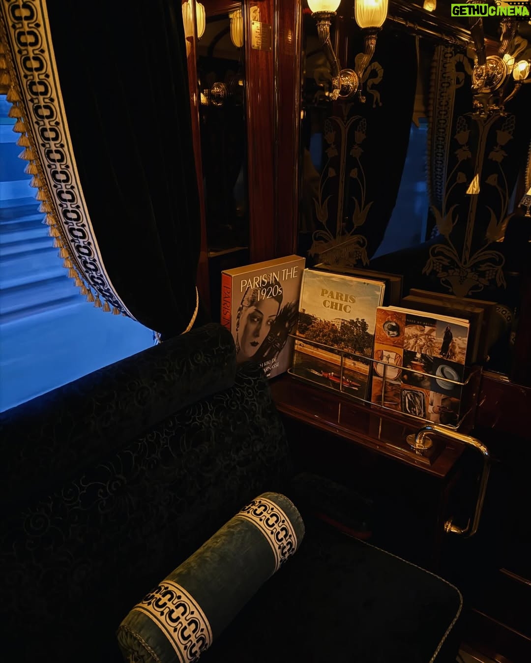 Karen Fujii - 14.1K Likes - Honeymoon journey 
Venice Simplon-Orient-Express, from Paris to Venice. 🚂✨

ハネムーンのメインイベントとして、
ずっと楽しみにしていた
夢のオリエント急行に乗ってきました。

今振り返っても、
あれは本当に現実だったのかな…？と思うほど。
非日常の世界にそっと連れていかれたみたいで、
映画のワンシーンに迷い込んだような時間でした。🎬

写真や動画だけでは伝えきれない、
あの空気と贅沢さ。

何度も、心がふわっとときめく瞬間がありました。✨

一生の宝物になる列車の旅。

またいつか、乗りたいな…🥂💐

@belmond 
@vsoetrain