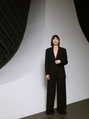 Karena Lam Kar-Yan Instagram - 頒獎造型
套裝 @giorgioarmani
珠寶 @chanelofficial
攝影 @tzuyin 
造型 @quentilu
化妝 @stingshsieh 
髮型 @kristywailing 
美甲 Yolanda & Min