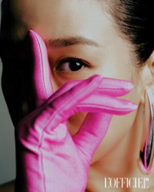 Karena Lam Kar-Yan Instagram - #LOFFICIELcover：林嘉欣(@karenalamkayan)，一位敢於脫離舒適圈的探索者。在她首部參演的英文迷你電影集《The Season》中，她除了以英文來演戲，更挑戰一個打破大眾對她既定印象的角色。

雖然這部迷你電影集明年才正式上線，不過嘉欣在今次的封面專訪中率先分享以英文演戲的體驗，更談到演戲的迷人之處：「我覺得人與人之間的關係是戲劇的核心。每個演員的演繹都不同，正因為大家對同一件事的看法與想像都不一樣。人生經驗各異，所以同一場戲，十個人來演，就會有十種截然不同的呈現。這正是表演迷人的地方，你能從中看到人的本質。」

完整訪問：link in bio

Karena Lam is a daring explorer who is unafraid to step outside her comfort zone. In her first role in the English mini-series “The Season,” she not only performs in English but also takes on a role that challenges the public’s established perceptions of her.

While the mini-series will premiere next year, Karena has already shared her insights into her experience of acting in English during our cover interview, discussing the allure of acting: “I believe that the connections between people are fundamental to acting. Each actor’s interpretation is distinct because we all have different views and imaginations regarding the same topic. With our varied life experiences, if ten people perform the same scene, there will be ten completely different interpretations. This is what makes acting so fascinating; it allows us to see the essence of human nature.”

Full Interview：link in bio

Editorial Director: @j_ohnng 
Deputy Editorial Director: @_joankong 
Editor-in-Chief: @angelfong 
Photographer: @kuohuankao 
Creative Director & Stylist: @quentilu 
Makeup Artist: @Carlin_Chen 
Hair Stylist: @sydni_q (ZOOM Hairstyling) 
Photography Assistant：Wang Zeng, Stan Hong, Jonas Peng 
Styling Assistant：Claire Chu, An Hu 

#LOFFICIELhongkong #KarenaLam #林嘉欣