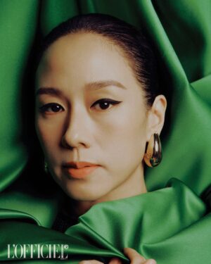 Karena Lam Kar-Yan Instagram - #LOFFICIELcover：林嘉欣(@karenalamkayan)，一位敢於脫離舒適圈的探索者。在她首部參演的英文迷你電影集《The Season》中，她除了以英文來演戲，更挑戰一個打破大眾對她既定印象的角色。

雖然這部迷你電影集明年才正式上線，不過嘉欣在今次的封面專訪中率先分享以英文演戲的體驗，更談到演戲的迷人之處：「我覺得人與人之間的關係是戲劇的核心。每個演員的演繹都不同，正因為大家對同一件事的看法與想像都不一樣。人生經驗各異，所以同一場戲，十個人來演，就會有十種截然不同的呈現。這正是表演迷人的地方，你能從中看到人的本質。」

完整訪問：link in bio

Karena Lam is a daring explorer who is unafraid to step outside her comfort zone. In her first role in the English mini-series “The Season,” she not only performs in English but also takes on a role that challenges the public’s established perceptions of her.

While the mini-series will premiere next year, Karena has already shared her insights into her experience of acting in English during our cover interview, discussing the allure of acting: “I believe that the connections between people are fundamental to acting. Each actor’s interpretation is distinct because we all have different views and imaginations regarding the same topic. With our varied life experiences, if ten people perform the same scene, there will be ten completely different interpretations. This is what makes acting so fascinating; it allows us to see the essence of human nature.”

Full Interview：link in bio

Editorial Director: @j_ohnng 
Deputy Editorial Director: @_joankong 
Editor-in-Chief: @angelfong 
Photographer: @kuohuankao 
Creative Director & Stylist: @quentilu 
Makeup Artist: @Carlin_Chen 
Hair Stylist: @sydni_q (ZOOM Hairstyling) 
Photography Assistant：Wang Zeng, Stan Hong, Jonas Peng 
Styling Assistant：Claire Chu, An Hu 

#LOFFICIELhongkong #KarenaLam #林嘉欣