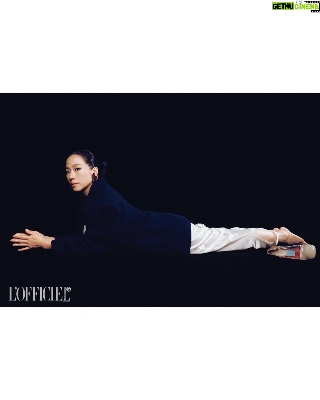 Karena Lam Kar-Yan - 8.3K Likes - #LOFFICIELcover：林嘉欣(@karenalamkayan)，一位敢於脫離舒適圈的探索者。在她首部參演的英文迷你電影集《The Season》中，她除了以英文來演戲，更挑戰一個打破大眾對她既定印象的角色。

雖然這部迷你電影集明年才正式上線，不過嘉欣在今次的封面專訪中率先分享以英文演戲的體驗，更談到演戲的迷人之處：「我覺得人與人之間的關係是戲劇的核心。每個演員的演繹都不同，正因為大家對同一件事的看法與想像都不一樣。人生經驗各異，所以同一場戲，十個人來演，就會有十種截然不同的呈現。這正是表演迷人的地方，你能從中看到人的本質。」

完整訪問：link in bio

Karena Lam is a daring explorer who is unafraid to step outside her comfort zone. In her first role in the English mini-series “The Season,” she not only performs in English but also takes on a role that challenges the public’s established perceptions of her.

While the mini-series will premiere next year, Karena has already shared her insights into her experience of acting in English during our cover interview, discussing the allure of acting: “I believe that the connections between people are fundamental to acting. Each actor’s interpretation is distinct because we all have different views and imaginations regarding the same topic. With our varied life experiences, if ten people perform the same scene, there will be ten completely different interpretations. This is what makes acting so fascinating; it allows us to see the essence of human nature.”

Full Interview：link in bio

Editorial Director: @j_ohnng 
Deputy Editorial Director: @_joankong 
Editor-in-Chief: @angelfong 
Photographer: @kuohuankao 
Creative Director & Stylist: @quentilu 
Makeup Artist: @Carlin_Chen 
Hair Stylist: @sydni_q (ZOOM Hairstyling) 
Photography Assistant：Wang Zeng, Stan Hong, Jonas Peng 
Styling Assistant：Claire Chu, An Hu 

#LOFFICIELhongkong #KarenaLam #林嘉欣