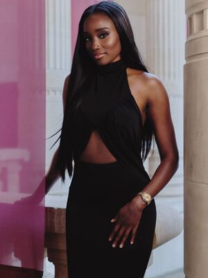 Karidja Touré Instagram - Merci @omega ✨🤍

💇🏾‍♀️ @expertdenilsonpedro 
💄 @yacinediallo 
🪡 @ninaricci
  @harris_reed 
  @hugotoucas
📸 @valentinlecron