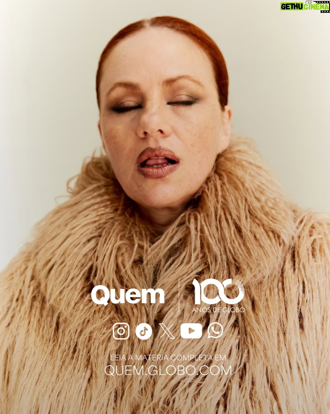 Karine Teles - 4.4K Likes - @karineteles é plural, multifacetada e cheia de camadas — de monocromática na vida dela, apenas sua adorável e sonhadora Aldeíde, de 'Vale Tudo' 💜 Atriz premiada, roteirista e diretora, é reconhecida por suas três décadas no teatro, os filmes nos quais brilhou, como 'Bacurau' e 'Benzinho', e está sentindo o gostinho diferenciado da popularidade que um novelão traz. Em um papo exclusivo com  a repórter @cpdasneves a artista fala sobre carreira, maternidade e os desafios da exposição pública somado à responsabilidade de representar as pessoas. "A gente se expor e ser vulnerável como artista é fundamental, mas o que estamos expondo são questões humanas, debates a respeito de sentimentos, de comportamentos, da sociedade, individuais", reflete. Link na bio para a entrevista completa!