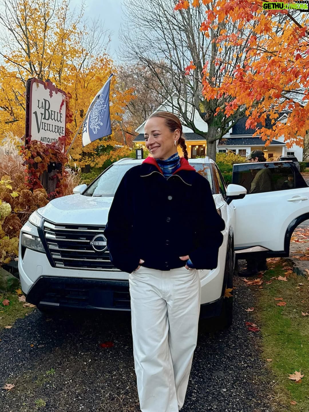 Karine Vanasse - 1.6K Likes - Tout juste avant la première neige, petits souvenirs de tournage pour le Rogue avec ma gang de @nissancanada.

… c’était le décor parfait pour dévoiler le nouveau membre dans la famille Rogue : la version Rock Creek ! 
Il est d’ailleurs tout aussi heureux dans la neige aujourd’hui. ❄️⛰️

@nissancanada 
@tamtamtbwa 
bts @guillaumelandry22
