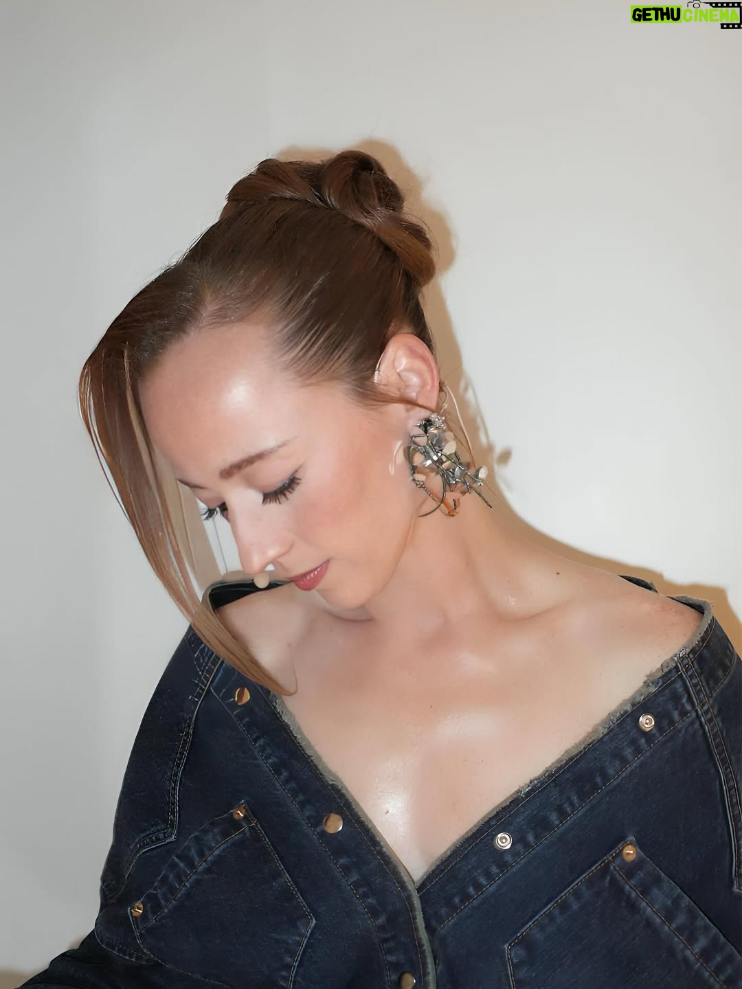 Karine Vanasse - 2.1K Likes - Indianna & Valeria, Centaurée bleue pour Mathilde et Jérémie St-Pierre qui reste avec nous. 🥹

@indiannna @edme_beads 
@valeriaamirova 
@aiglonindigo @salut_mathilde 
@jeremiestpierre
